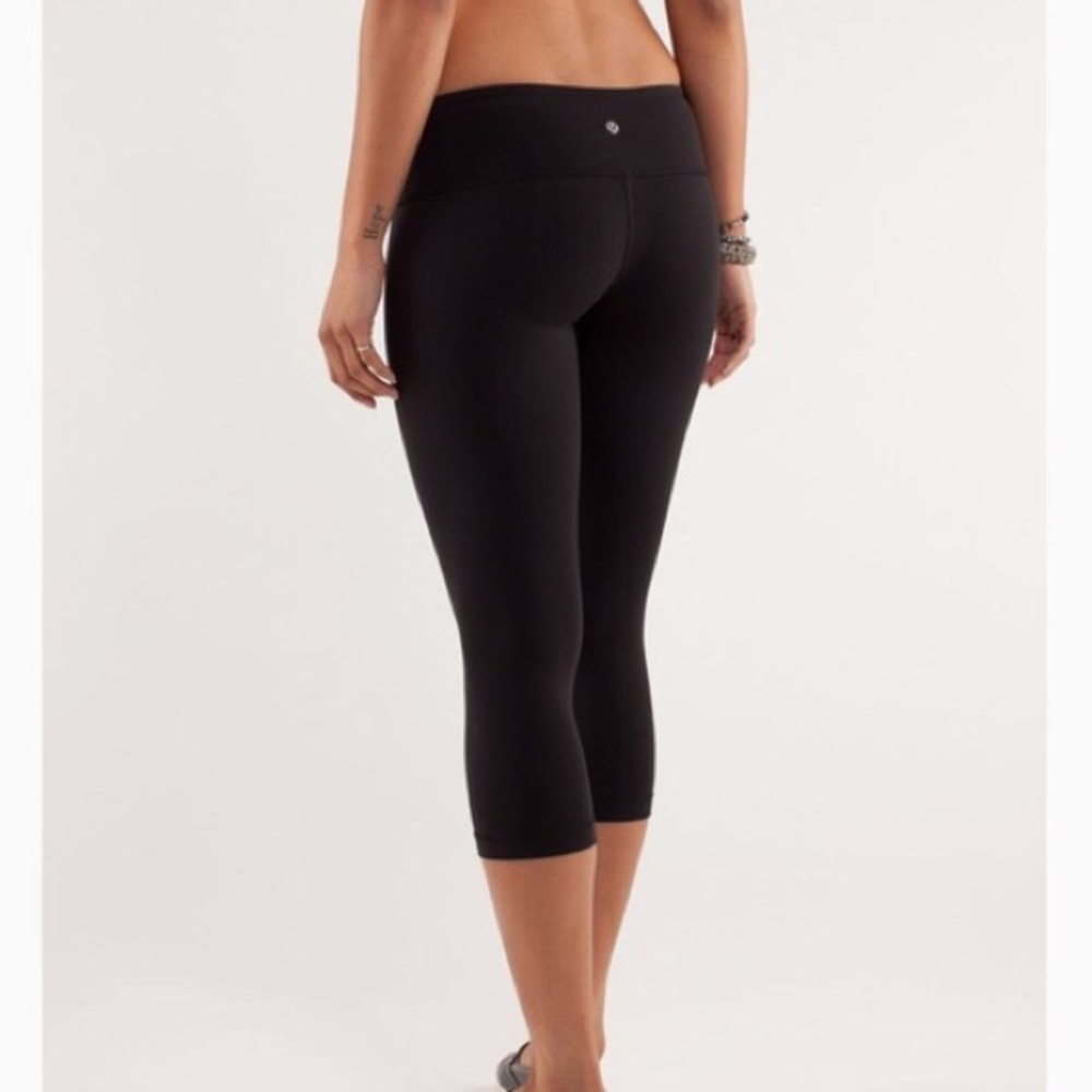 Lululemon Wunder Under Cropped Leggings